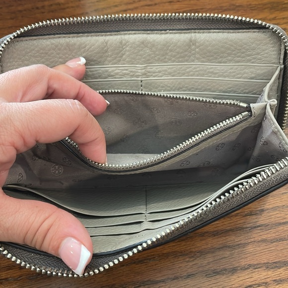 Tory Burch Wallet - Picture 4 of 5